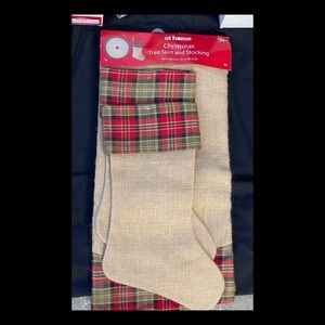 CHRISTMAS TREE SKIRT & STOCKING